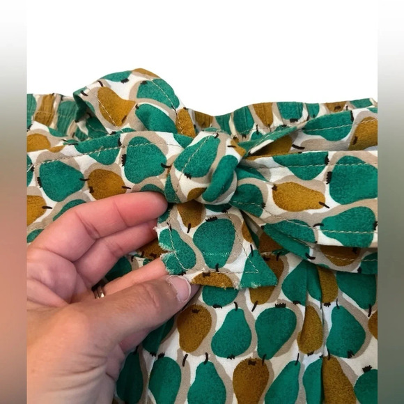 Daughters of liberation pear shorts sz 4 in great condition small tears on belt - Picture 2 of 4